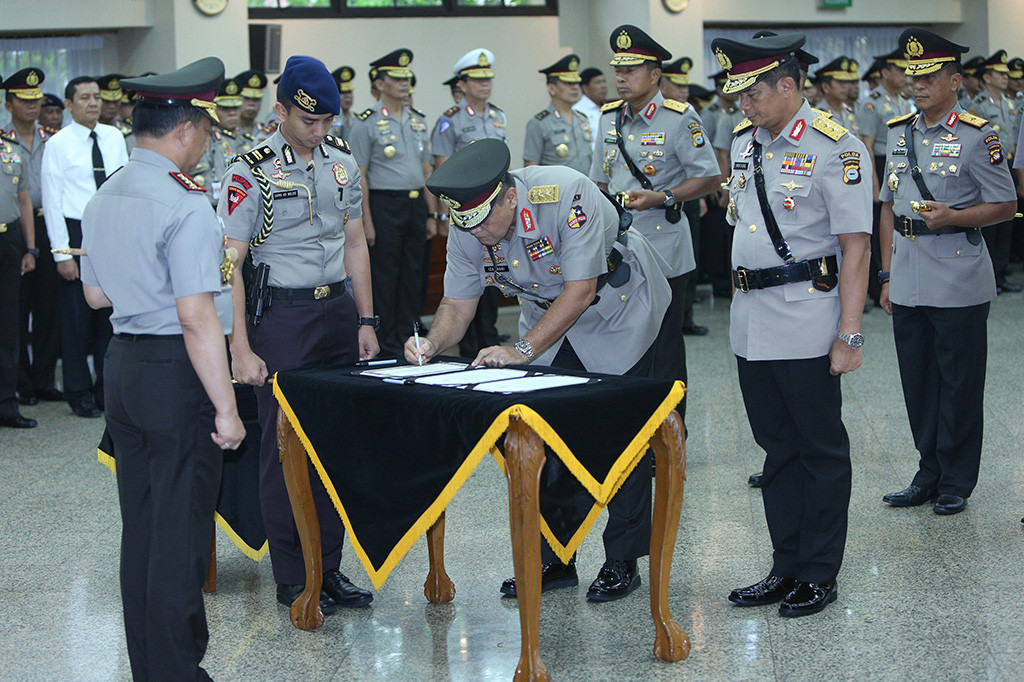 Polri melaksanakan upacara serah terima jabatan tiga kapolda dan dua pejabat Polri.