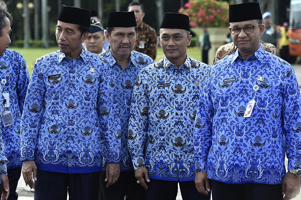 Dalam kesempatan ini, Jokowi turut didampingi oleh Menteri Dalam Negeri Tjahjo Kumolo, MenPAN RB Asman Abnur, Gubernur DKI Jakarta Anies Baswedan