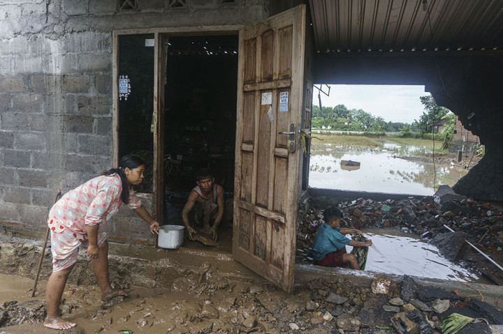 Siklon tropis Cempaka yang tumbuh di perairan selatan Pulau Jawa memicu hujan lebat selama dua hari menimbulkan kerusakan di sejumlah kabupaten dan kota di Yogyakarta. ANTARA/Hendra Nurdiyansyah