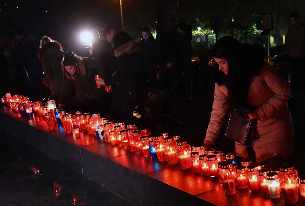 Warga Bosnia dan Kroasia berduka cita setelah Jenderal Bosnia Kroasia Slobodan Praljak tewas karena minum racun.