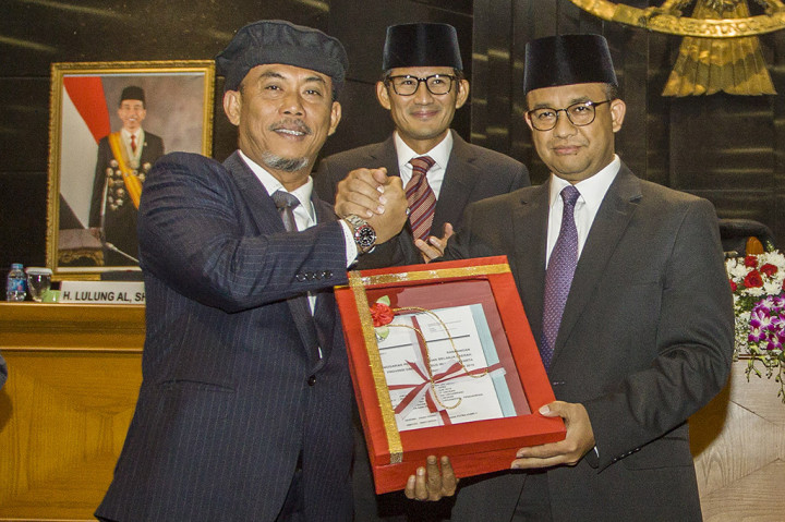 APBD 2018 ini naik Rp6,4 miliar dari pembahasan RAPBD 2018 sebelumnya. Rinciannya adalah pendapatan daerah Rp 66,02 triliun, Belanja daerah Rp 71,16 triliun, Penerimaan Pembiayaan Rp 11,08 triliun, sehingga total APBD DKI 2018 Rp 77,117 triliun.
