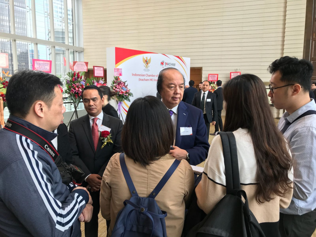 Utusan Khusus Presiden RI untuk Percepatan Investasi wilayah Hong Kong, Dr. Tahir dan Konjen RI Hong Kong Tri Tharyat didaulat sebagai pelindung Inacham. 