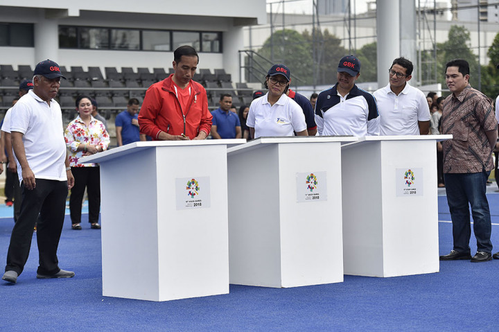 Presiden Joko Widodo didampingi Menteri PUPR Basuki Hadimuljono, Menteri Keuangan Sri Mulyani, Menpora Imam Nahrawi, Wakil Gubernur DKI Jakarta Sandiaga Uno dan Ketua Pelaksana INASGOC Erick Thohir meresmikan empat venue Asian Games di Kompleks Gelora Bung Karno, Jakarta. 