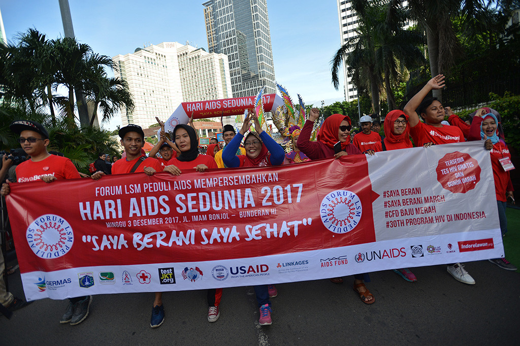 Forum LSM Peduli AIDS menggelar peringatan Hari AIDS Sedunia di Kawasan Bundaran HI, Jakarta.