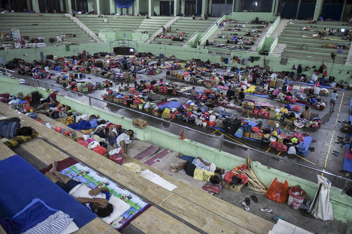 Saat ini pengungsi Gunung Agung yang berada di Kabupaten Klungkung terus bertambah dengan total 9.304 jiwa.