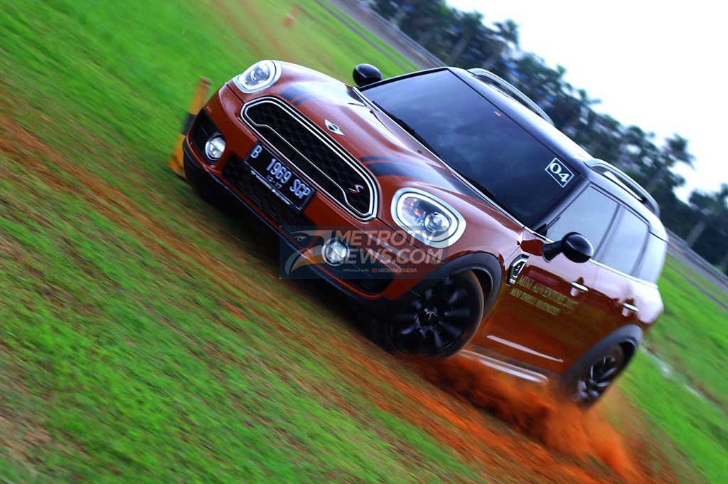 Tak melulu berbicara soal performa di jalan aspal, MINI Cooper Countryman juga asik diajak untuk melahap medan offroad ringain. MTVN/Ahmad Garuda