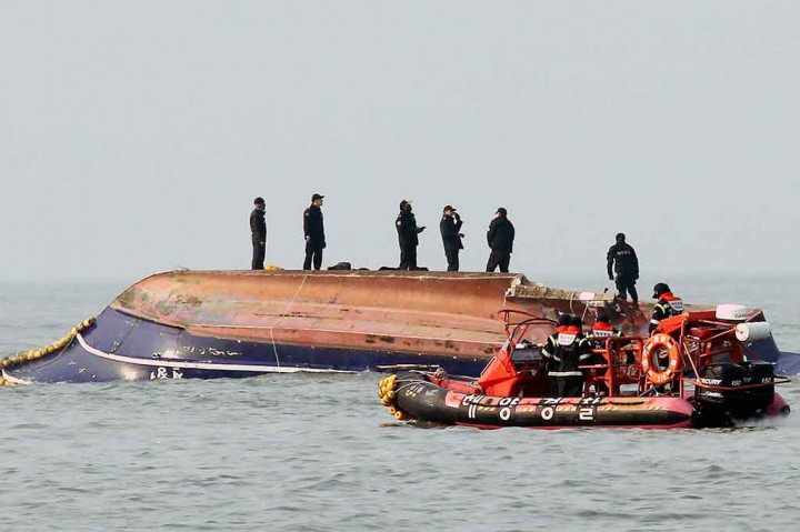 Kapal nelayan Seonchang-1 membawa 20 penumpang serta dua pelaut dalam sebuah tur memancing, saat bertabrakan dengan tanker berbobot 336 ton di laut dekat kota pelabuhan Incheon, Minggu, 3 Desember 2017 pagi.