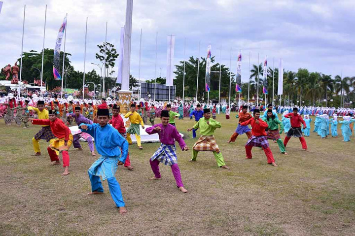 Festival Budaya Melayu di Kota Pekanbaru, Riau, pada akhir November 2017 menyibak pesona Zapin dari sisi keindahan hingga mistiknya. Acara ini menjadi tempat berkumpulnya para penari dari tujuh provinsi, seperti dari Kepulauan Riau, Kalimantan Barat, Sumatera Barat, Sumatera Utara, NTB, Sulawesi Selatan, DKI Jakarta dan juga Riau, dan tak ketinggalan peserta dari Malaysia serta Singapura. 