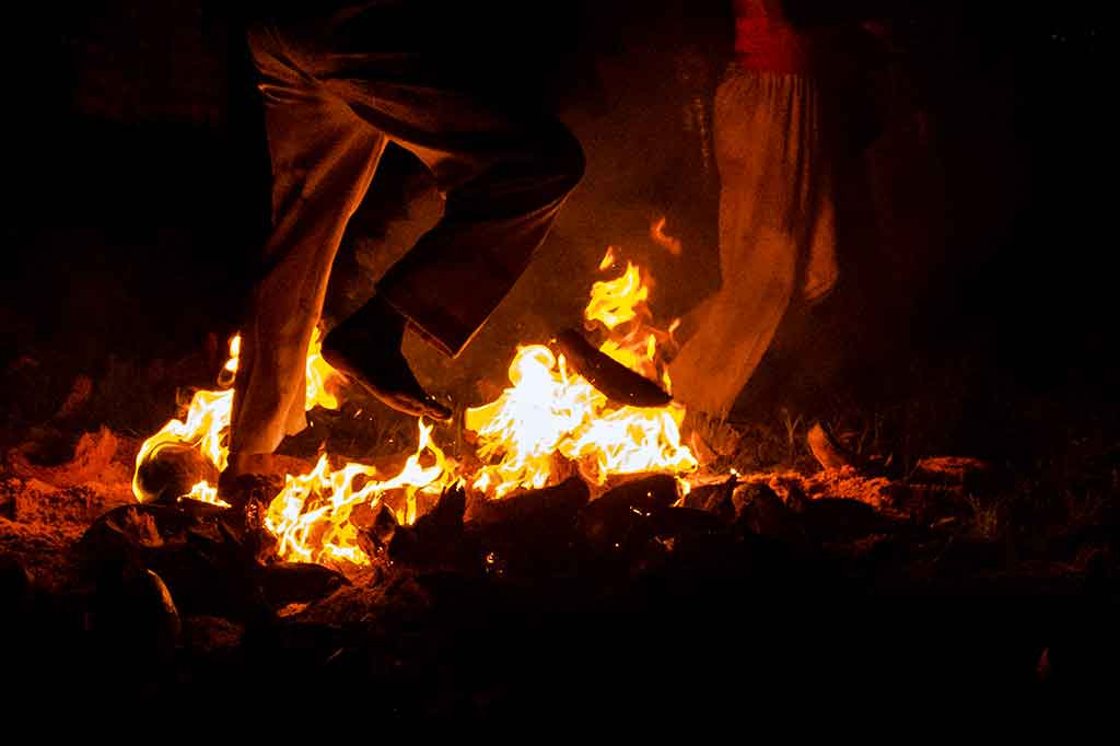 Selain itu, ada juga Tari Zapin Api dari Kabupaten Bengkalis, Riau, yang mengandung unsur mistik nan misterius. Zapin Api dibawakan lelaki yang harus bersih jiwanya. Mereka menari dalam gelap di atas bara api seperti orang kerasukan roh halus.