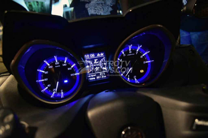 Sejumlah fitur unggulan Tmax DX di antaranya cruise control, rem ABS, dan traction control.