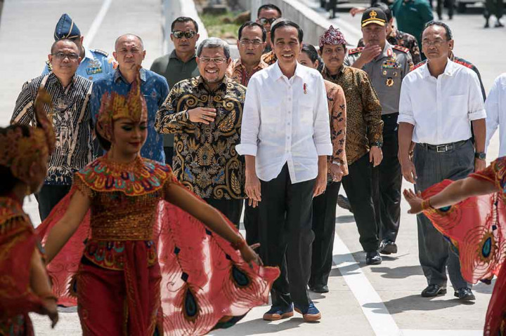 Presiden menuturkan rencana pembangunan Tol Soroja muncul pada 1996 namun baru pada 2015 bisa dilakukan lelang dan akhirnya diresmikannya pada Desember 2017.