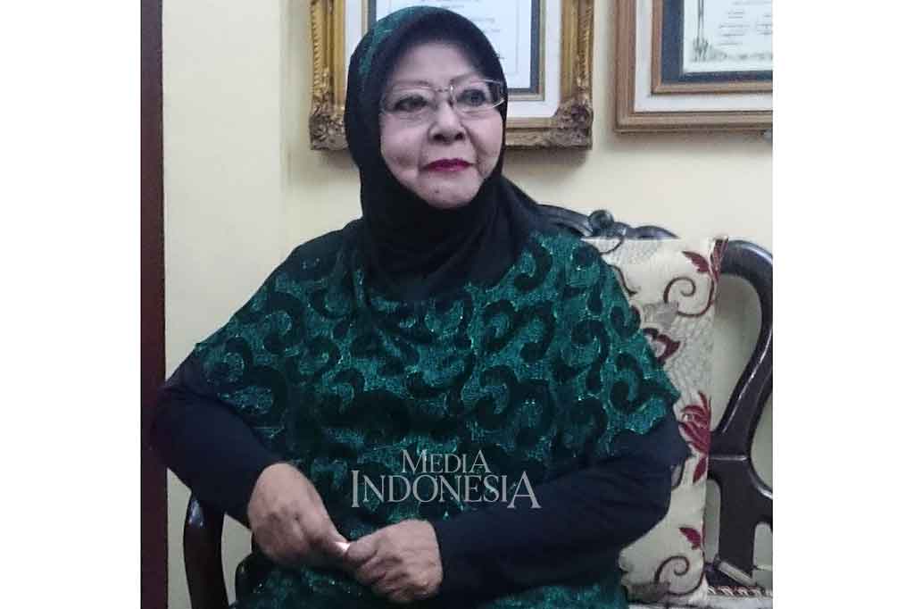 Waldjinah memperoleh penghargaan AMI awad 2017 untuk kategori karya produksi keroncong atau keroncong kontemporer, langgam atau stambul dengan judul lagu 'Penglipur Wuyung'. MI/Ferdinand