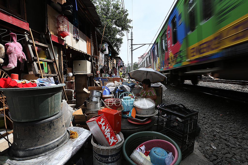 Pemerintah Pusat bersama Kementerian Pekerjaan Umum dan Perumahan Rakyat (PUPR) menargetkan DKI Jakarta bebas pemukiman kumuh di 2019.