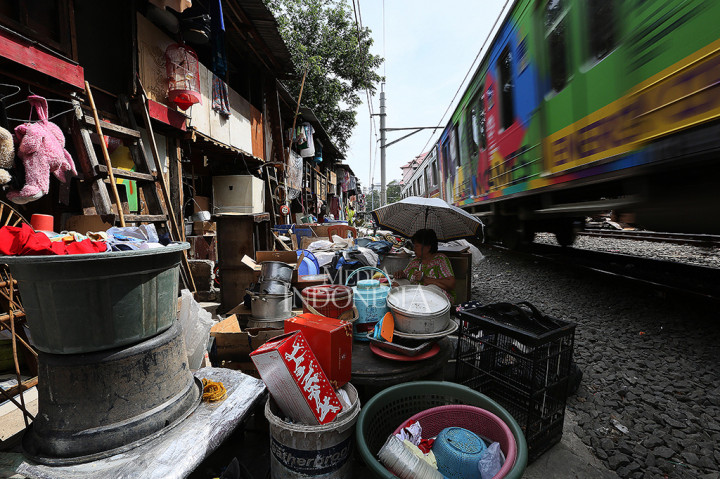 Pemerintah Pusat bersama Kementerian Pekerjaan Umum dan Perumahan Rakyat (PUPR) menargetkan DKI Jakarta bebas pemukiman kumuh di 2019.