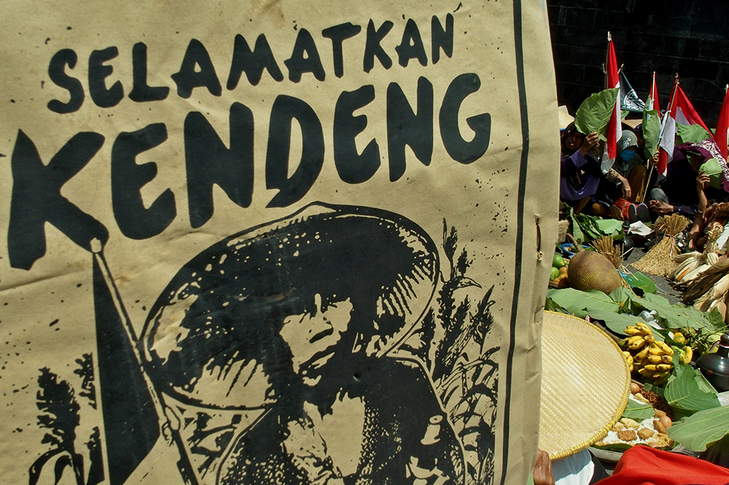 Mereka semua berangkat dari Pati untuk menuntut pencabutan pendirian pabrik semen PT Indocement.