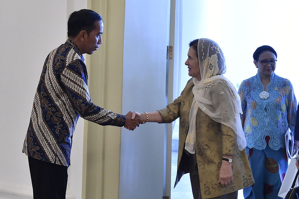 Menteri Luar Negeri Retno LP Marsudi mengatakan sudah dua hari Rula Ghani berada di Jakarta. Dalam pertemuan itu, Rula Ghani menyampaikan kekagumannya terhadap perempuan Indonesia.