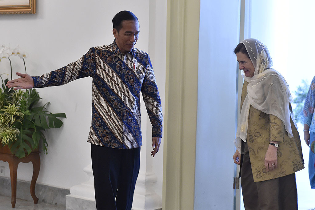 Rula juga mengapresiasi berbagai organisasi bidang kewanitaan yang dinilai membantu memberdayakan perempuan Indonesia. Rula bahkan menyatakan ingin kembali ke Indonesia untuk meninjau peran wanita di tingkat masyarakat di desa-desa.