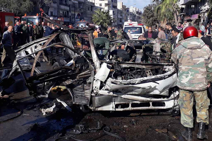 Kelompok Negara Islam mengklaim atas serangan tersebut. IS menargetkan sebuah minibus yang membawa tentara Suriah, namun Observatorium untuk HAM Suriah yang berbasis di Inggris mengatakan bahwa mereka yang terbunuh adalah warga sipil.