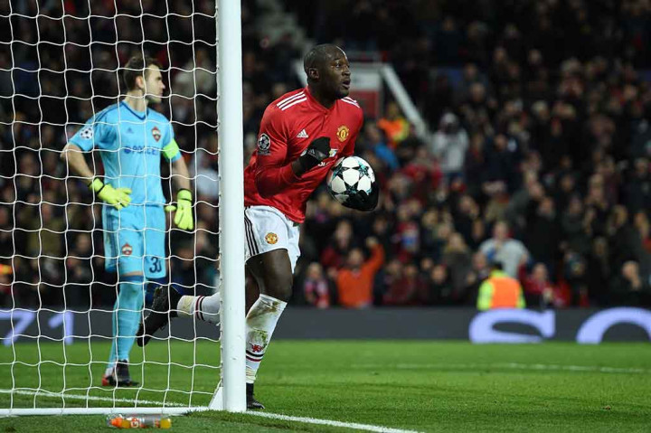 Lukaku melakukan selebrasi usai menjebol gawang SCKA yang dijaga Igor Akinfeev.