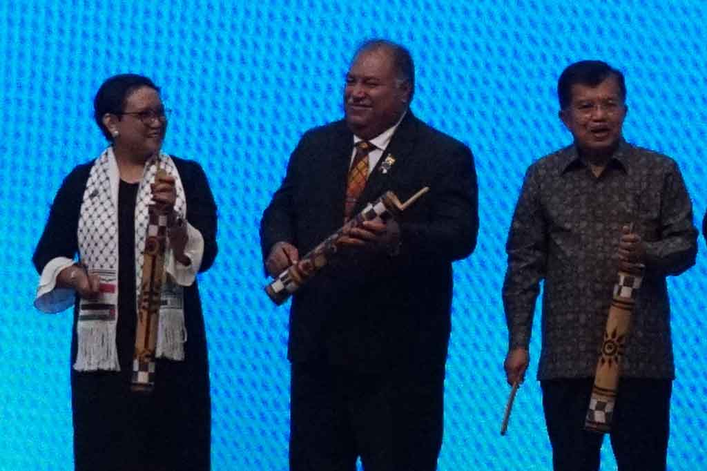 Selain itu, Menlu RI juga menyesalkan Amerika Serikat sebagai negara demokrasi yang telah maju, tapi mengambil langkah yang mengancam perdamaian dan berpotensi meningkatkan instabilitas kawasan Timur Tengah. 