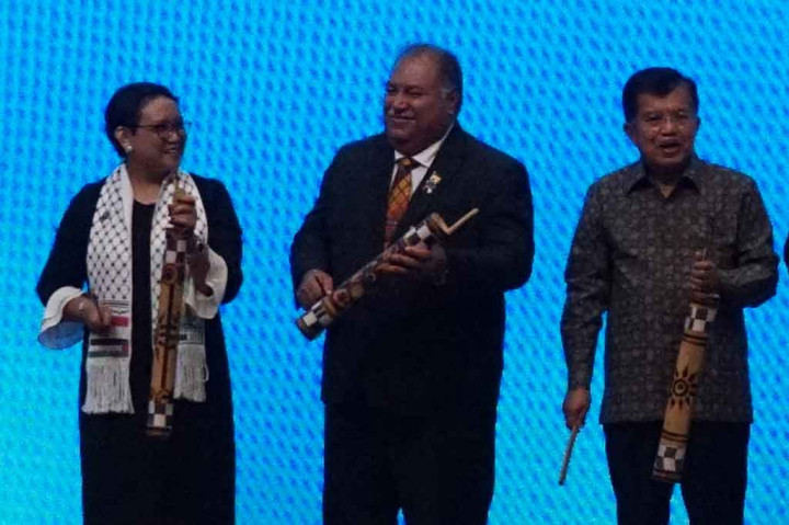 Selain itu, Menlu RI juga menyesalkan Amerika Serikat sebagai negara demokrasi yang telah maju, tapi mengambil langkah yang mengancam perdamaian dan berpotensi meningkatkan instabilitas kawasan Timur Tengah. 