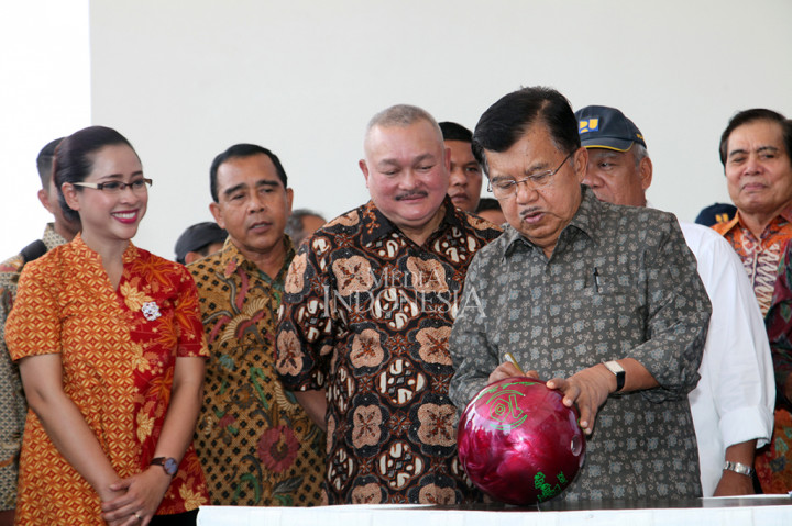 Tidak hanya meninjau venue untuk persiapan Asian Games, JK memastikan pengerjaan seluruh venue berjalan sesuai target.