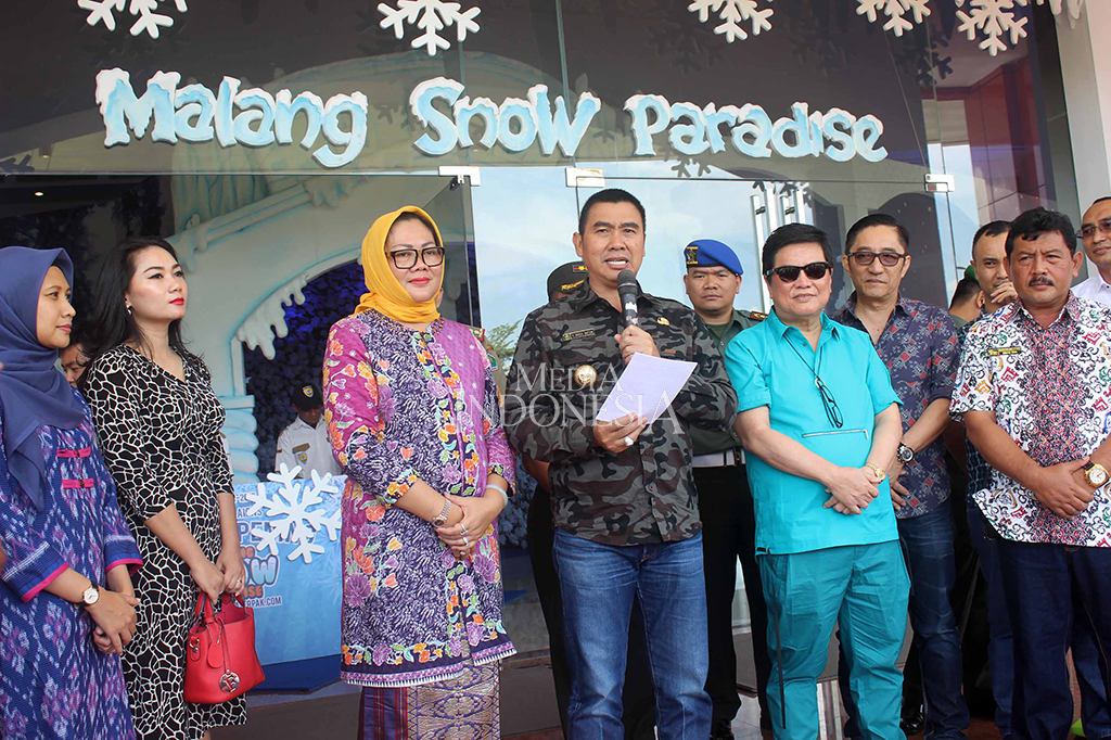 Malang Snow Paradise diresmikan oleh Wali Kota Malang Mochamad Anton.