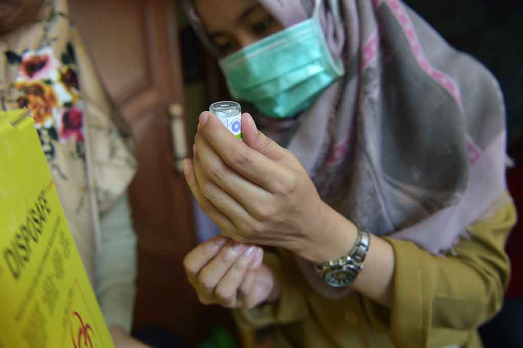 Kementerian Kesehatan akan melakukan imunisasi difteri serentak pada tiga provinsi, yaitu DKI Jakarta, Jawa Barat, dan Banten pada Senin. 