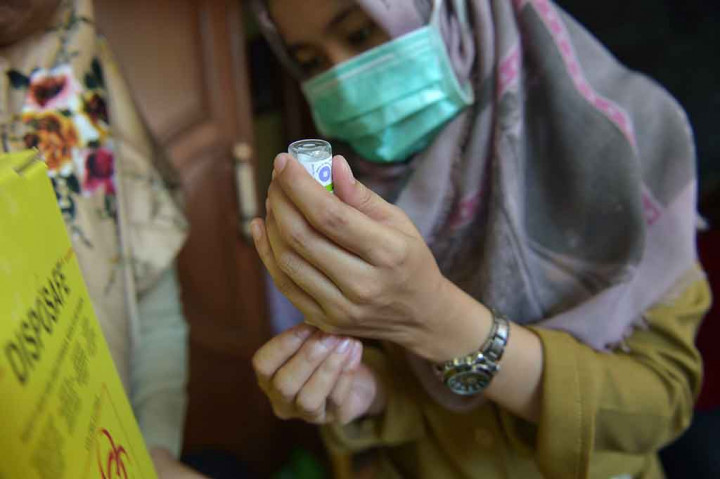 Kementerian Kesehatan akan melakukan imunisasi difteri serentak pada tiga provinsi, yaitu DKI Jakarta, Jawa Barat, dan Banten pada Senin. 