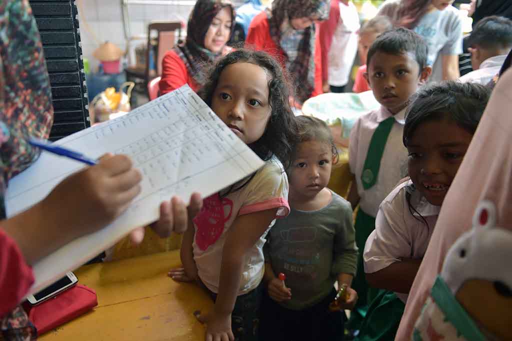 Oscar mengatakan imunisasi serentak di tiga provinsi bukan berarti mengabaikan provinsi lainnya. Provinsi lain juga akan dilakukan imunisasi pada 2018.