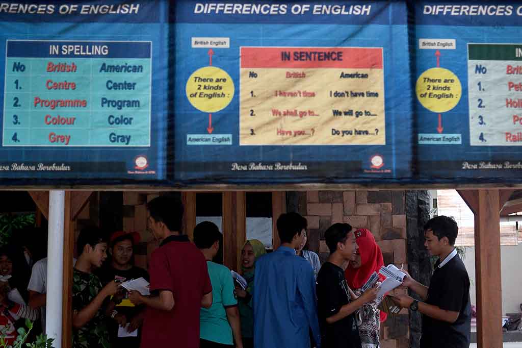 Metode-metode pembelajaran khusus yang diterapkan di Desa Bahasa Borobudur membuat belajar berbahasa menjadi lebih gampang dan menyenangkan jauh dari kesan sulit. Dengan teknik 'listening' dan 'drilling' para peserta cukup mendengarkan, menirukan, dan mengucapkan. 