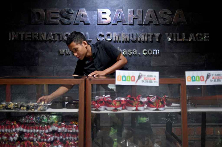 Seperti sebuah ungkapan, bahasa jendela dunia, diharapkan dengan keberadaan Desa Bahasa Borobudur ini mampu membuka jalan menciptakan masyarakat melek bahasa internasional. 