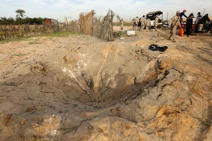 Tentara Israel segera menyangkal tuduhan tersebut dan menyatakan mereka tidak melakukan serangan di Jalur Gaza.