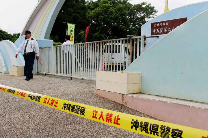 Tidak ada laporan langsung tentang korban cedera akibat kecelakaan yang terjadi pada pukul 10:09 waktu setempat di sebuah sekolah dasar di dekat pangkalan udara marinir Futenma tersebut.