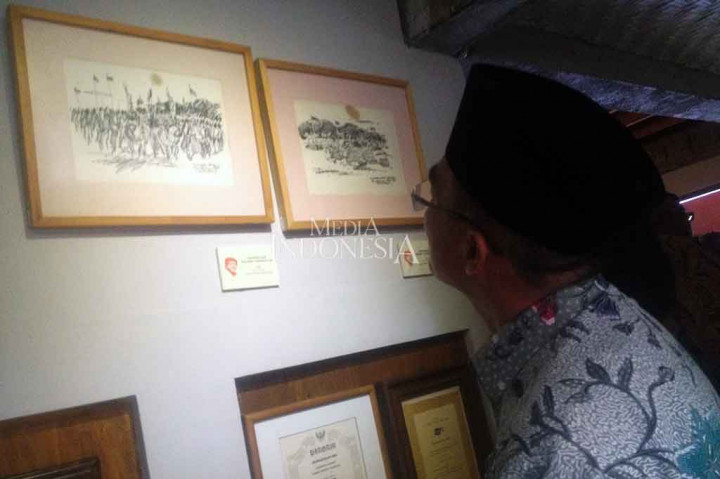 Tino Sidin adalah salah satu pelukis legendaris yang sangat dekat dengan anak-anak. Lahir di Tebing Tinggi Sumetera pada 25 November 1925 dan meninggal pada 29 Desember 1995, dia sering tampil di TVRI pada era 1969-1990-an belajar melukis bersama anak-anak.