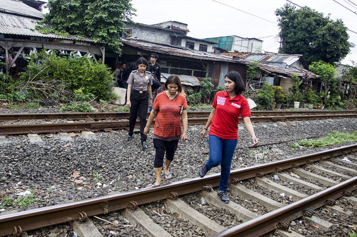 Satresnarkoba Polres Jakarta Selatan melakukan razia narkoba di Kampung Peninggaran Tanah Kusir, Jakarta Selatan.
