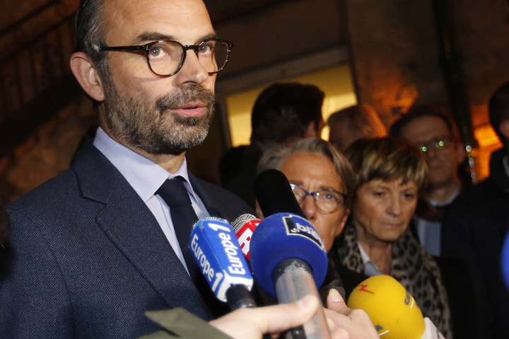 PM Prancis itu mengkonfirmasi empat orang tewas dan 11 orang dari 20 korban luka, saat ini dalam kondisi kritis dengan 9 orang lainnya dalam kondisi serius di rumah sakit.