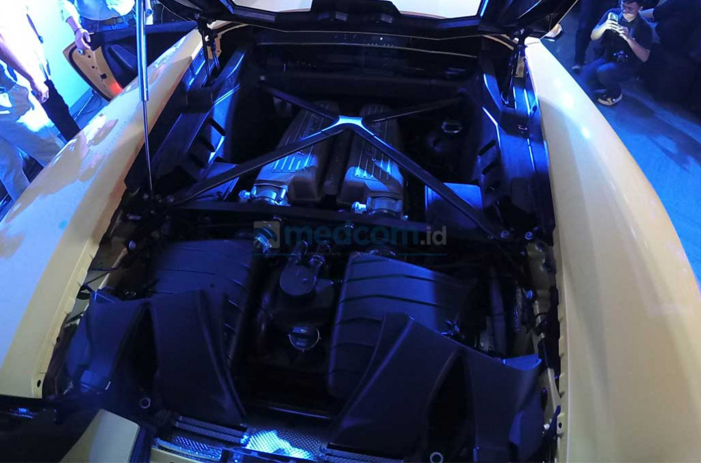 Bagian mesin juga mengalami banyak perubahan, terutama soal material yang diusung, sehingga bobot mesin Lamborghini Huracan Performante  bisa berkurang drastis hingga 40 kilogram. medcom.id/Ahmad Garuda
