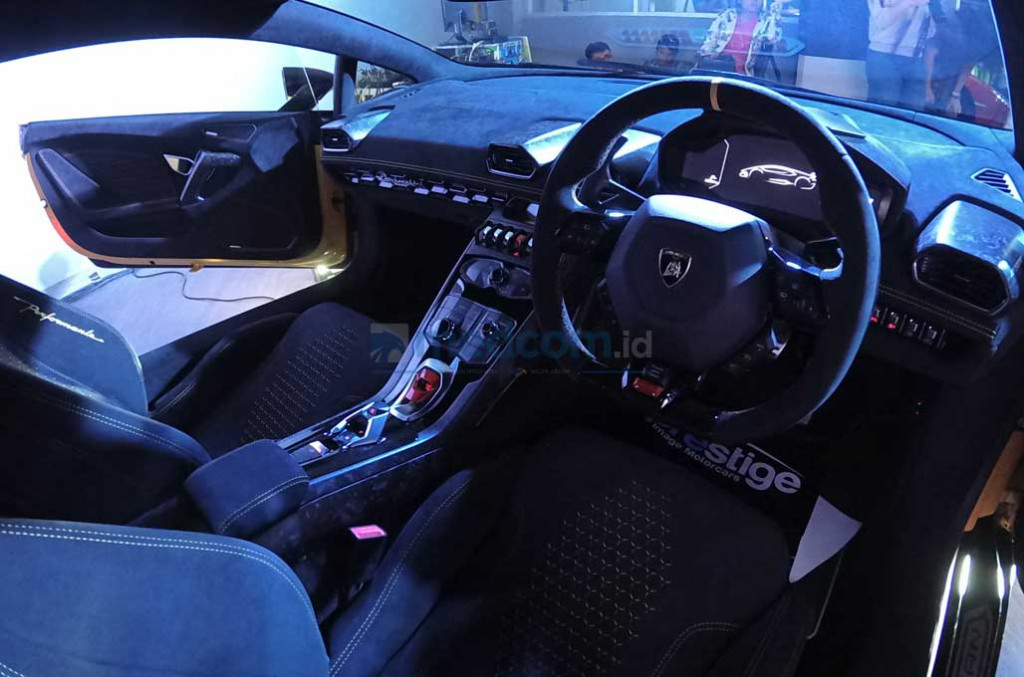 Bagian interior juga dibuat lebih spesial, sehingga Lamborghini Huracan Performante  terlihat lebih eksklusif. medcom.id/Ahmad Garuda