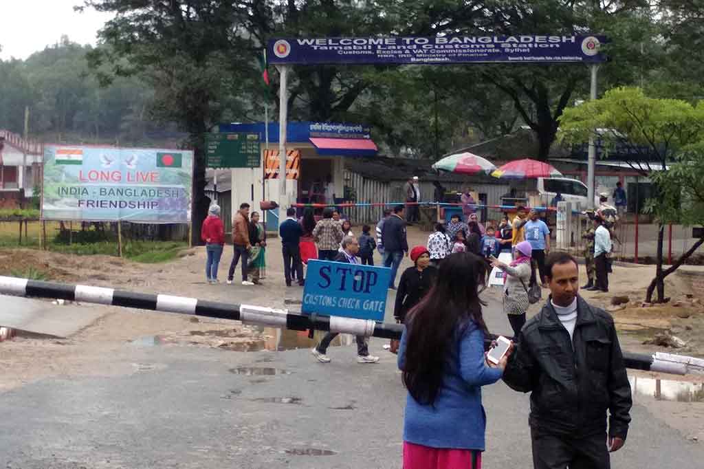 Pos perbatasan Dawki merupakan salah satu kawasan perbatasan India-Bangladesh yang leluasa didatangi pengunjung.