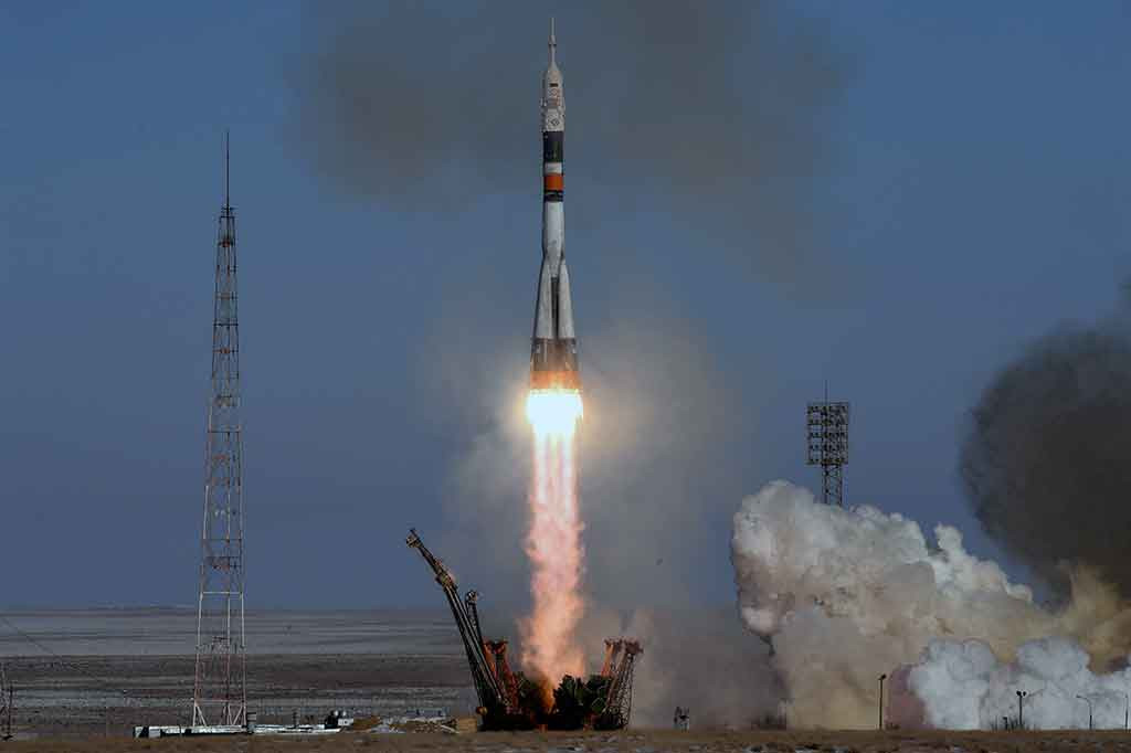 Soyuz membawa dua astronot rookie yaitu dari AS (Scott Tingle) dan Jepang (Norishige Kanai), serta kosmonot Rusia berpengalaman (Anton Shkaplerov). 
