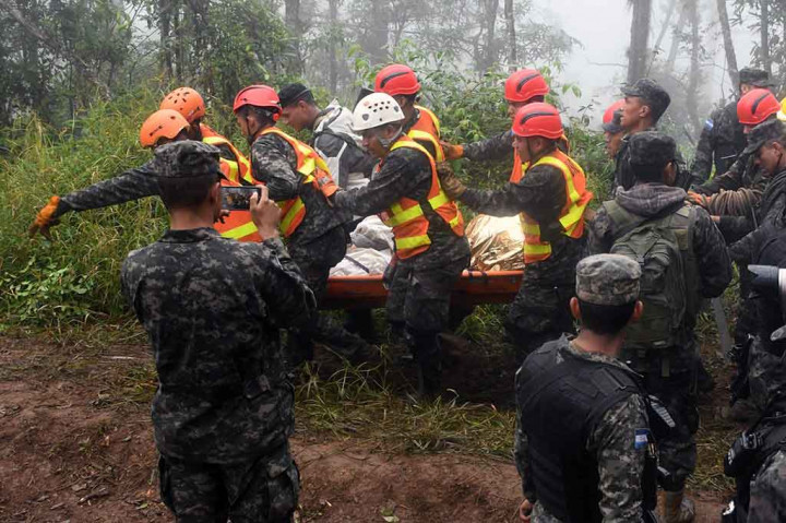 Saudara perempuan Presiden Juan Orlando Hernandez, Hilda Hernandez dan lima orang lainnya (pilot, kopilot dan 3 penumpang) tewas dalam kecelakaan helikopter tersebut.