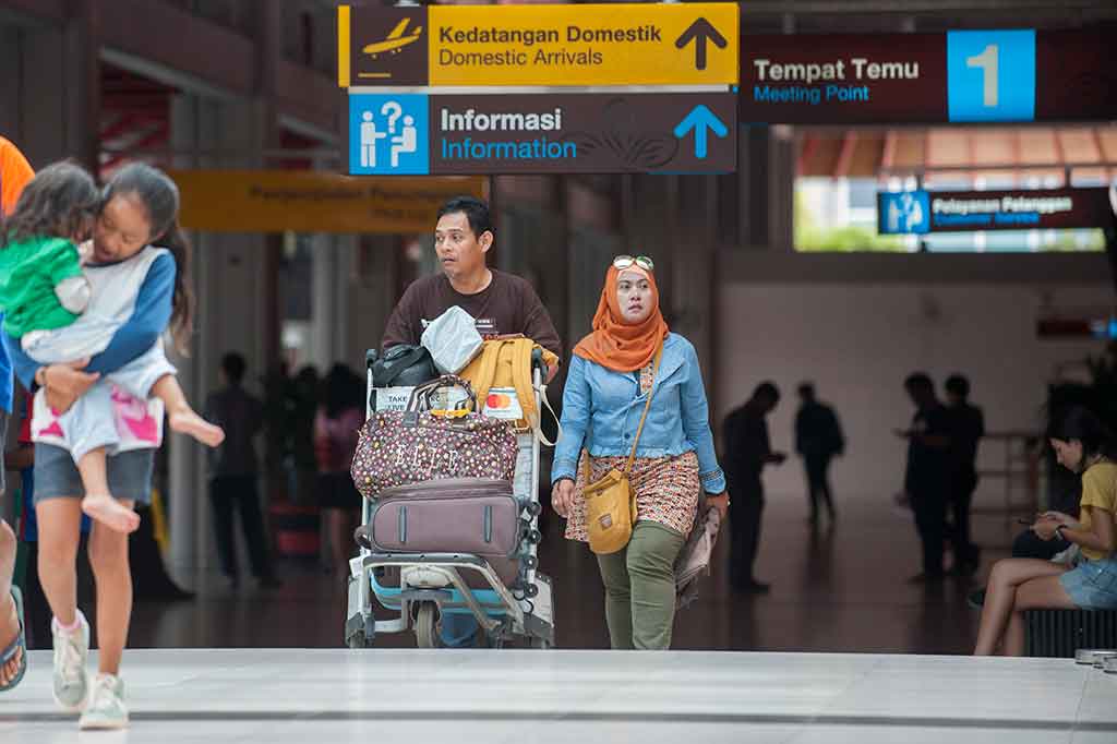 Ratusan penerbangan tambahan itu diajukan lima maskapai penerbangan nasional dengan sekitar 80 ribu kursi tersedia. Lima maskapai tersebut yakni Citilink, Garuda Indonesia, Lion Air, Nam Air dan Sriwijaya Air dengan rute terbanyak yang dilayani adalah Surabaya, Jakarta, Makassar, Labuan Bajo, Waingapu, Lombok dan Maumere.