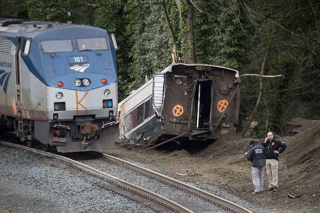 Kereta api yang membawa 78 penumpang dan lima awak tersebut merupakan bagian dari layanan kereta yang baru dikembangkan sepanjang rute yang menghubungkan Seattle dan Portland, Oregon - yang menampilkan lokomotif baru dan bypass baru untuk membuat perjalanan lebih cepat.