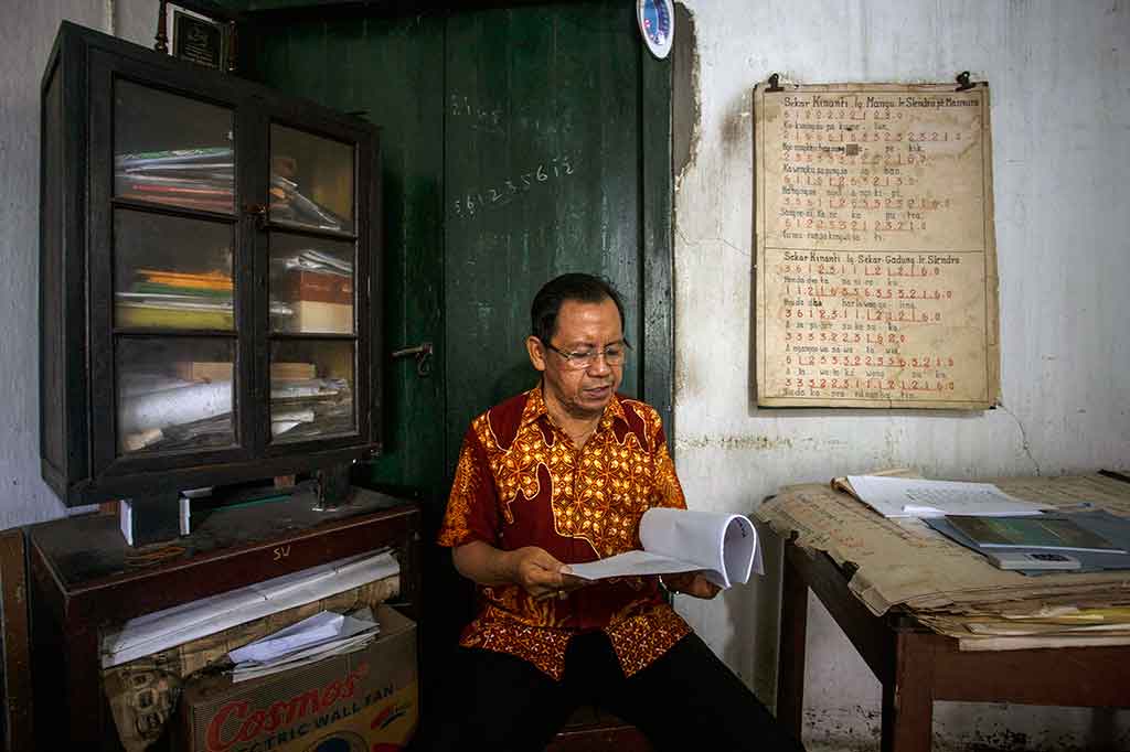 Sekolah Macapat Krida Mardhawa menerapkan tiga jenjang kelas, yakni Macapat Sekar Alit (kelas pemula), Sekar Tengahan (kelas menengah) dan Sekar Ageng (kelas utama). 