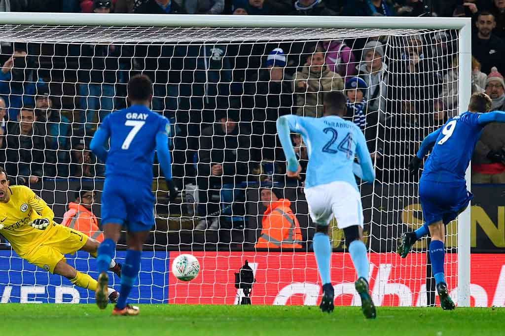 Leicester dapat menyamakan kedudukan menjelang waktu normal usai lewat penalti Jamie Vardy. Skor 1-1 bertahan hingga perpanjangan waktu dan dilanjutkan dengan babak adu penalti.
