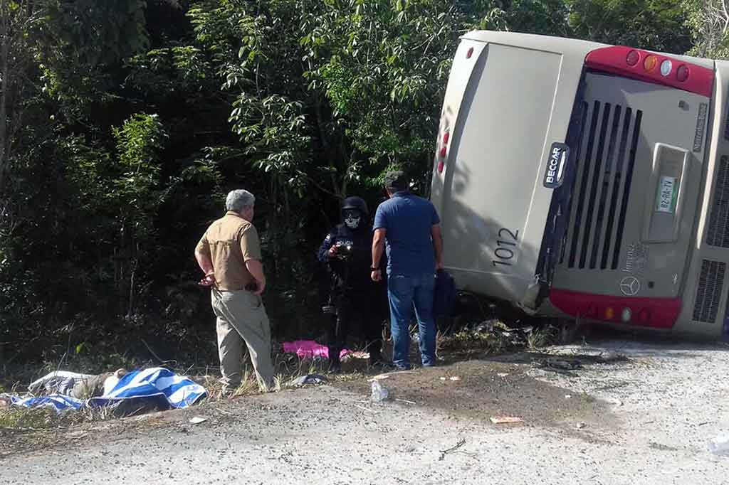 Kecelakaan yang mengakibatkan 12 orang tewas, termasuk beberapa orang asing tersebut terjadi di sebuah jalan raya di antara El Cafetal dan Mahahual, di negara bagian Quintana Roo, yang terletak di pantai timur Semenanjung Yucatan.