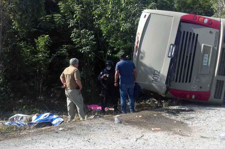 Kecelakaan yang mengakibatkan 12 orang tewas, termasuk beberapa orang asing tersebut terjadi di sebuah jalan raya di antara El Cafetal dan Mahahual, di negara bagian Quintana Roo, yang terletak di pantai timur Semenanjung Yucatan.