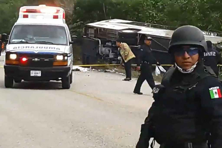 Para korban merupakan wisatawan yang menumpang kapal pesiar Royal Caribbean. Mereka termasuk orang Italia dan Kanada. Kecelakaan terjadi saat bus tersebut menuju reruntuhan suku Maya di Chacchoben, sekitar 110 mil (175 kilometer) selatan Tulum.