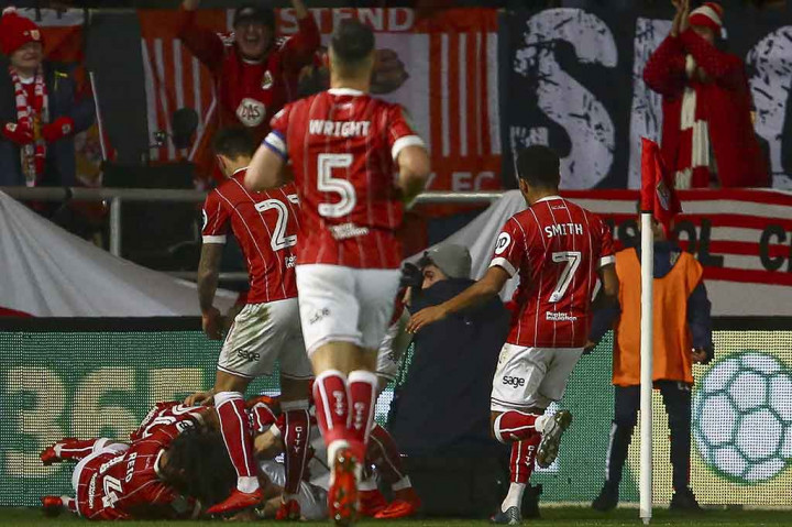 Sebelumnya, Bristol unggul terlebih dahulu lewat gol indah Joe Bryan. Menerima umpan terobosan dari Marlon Pack, tembakan kaki kiri Bryan gagal diantisipasi Romero.